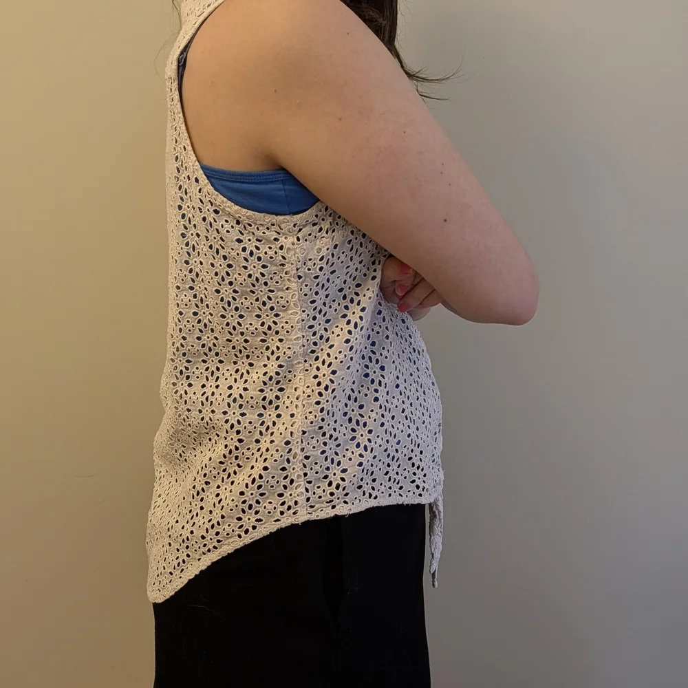 Guess White Sleeveless Eyelet Button-Front Tie-Hem Shirt - Picture 6 of 10